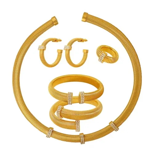 Сет накита са овратником